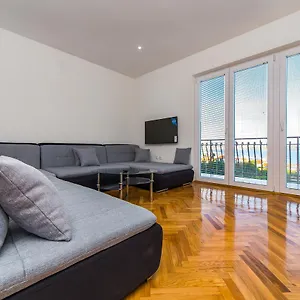 https://apartment-drazena.hotels-in-trogir.com