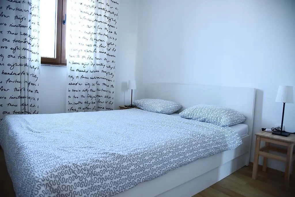 Apartments Marija ビビニェ